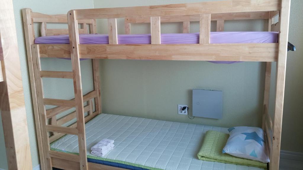 Postel nebo postele na pokoji v ubytování Kangguan Guesthouse