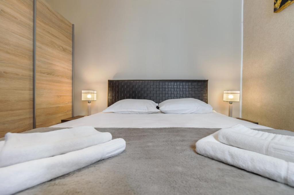 Select City Center Apartments - Courtyard Apartment