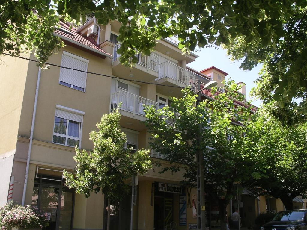 Budova, v ktorej sa apartmán nachádza