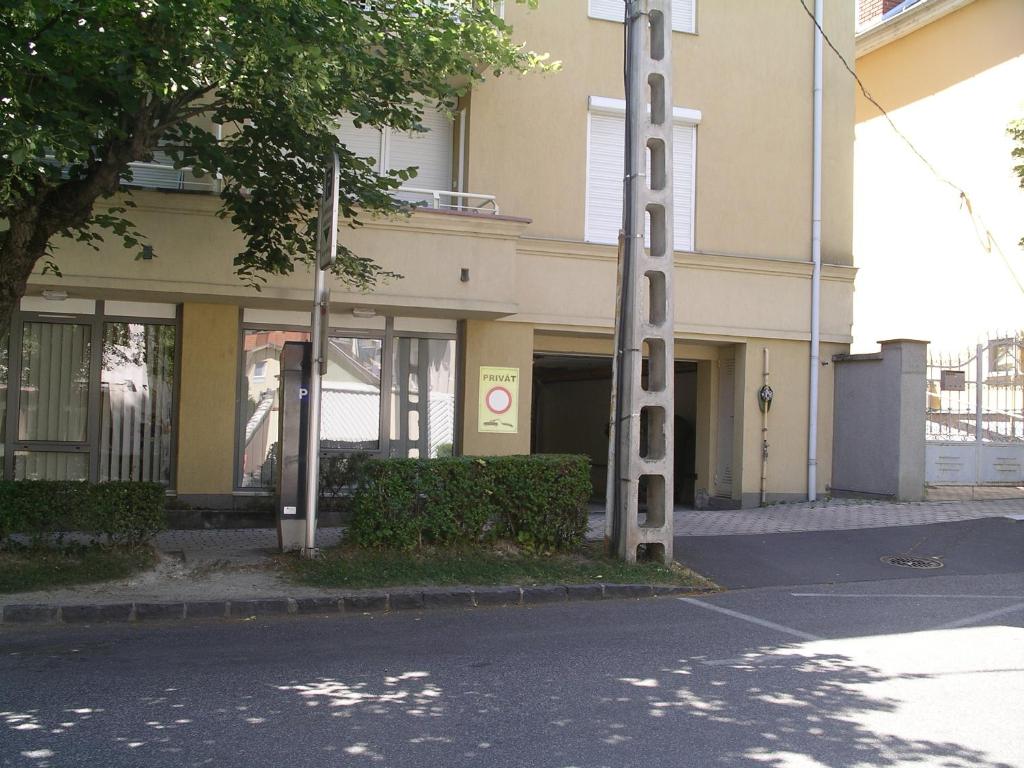 Budova, v ktorej sa apartmán nachádza
