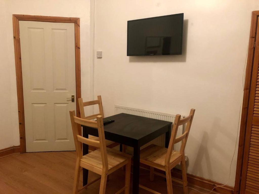 8 Person House in City Centre