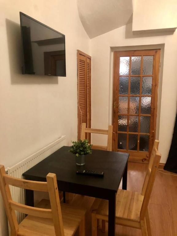 8 Person House in City Centre