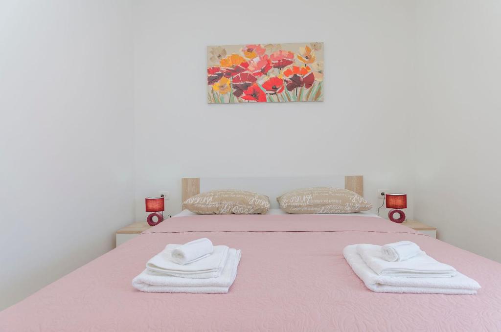 Posteľ alebo postele v izbe v ubytovaní Apartments Luxury and Sea View