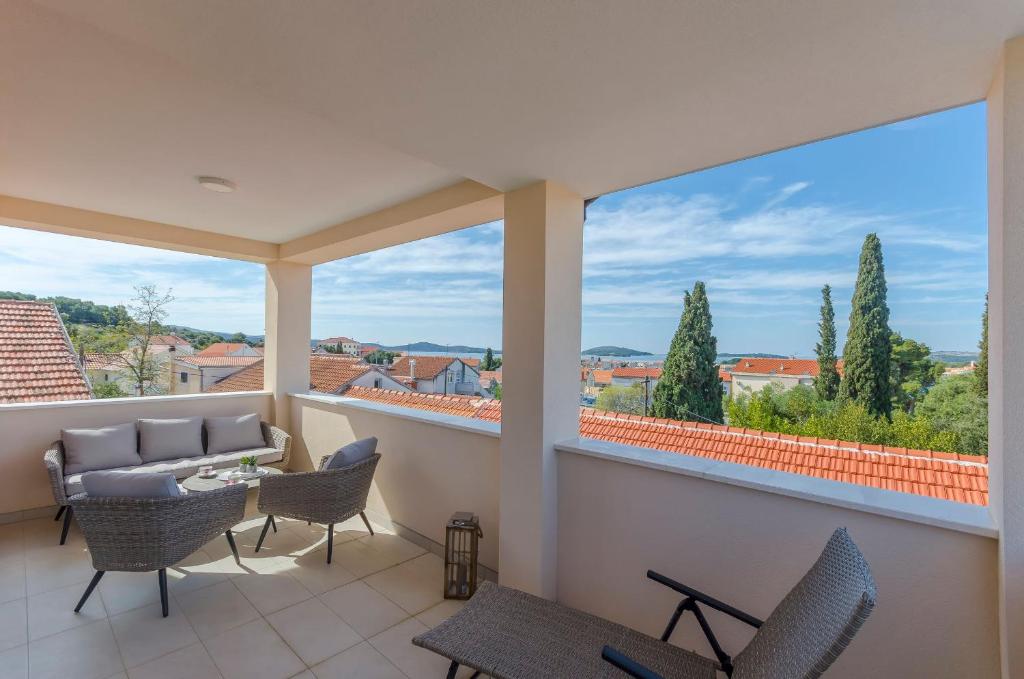 Balkón alebo terasa v ubytovaní Apartments Luxury and Sea View