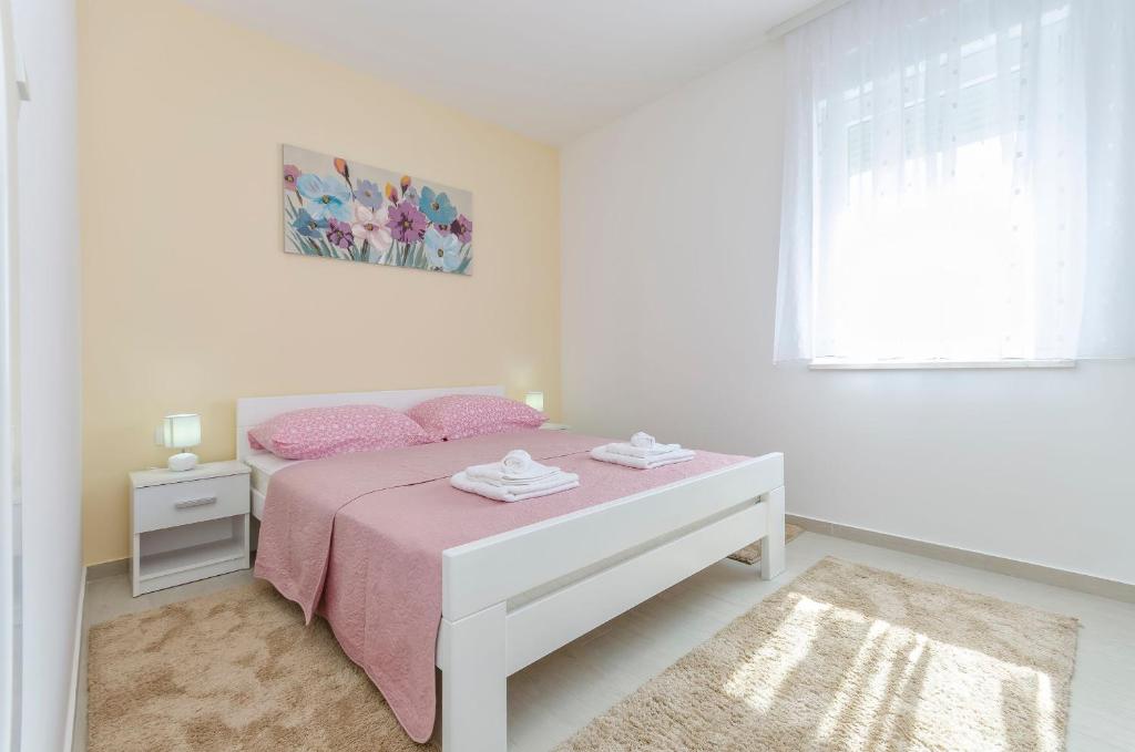 Posteľ alebo postele v izbe v ubytovaní Apartments Luxury and Sea View