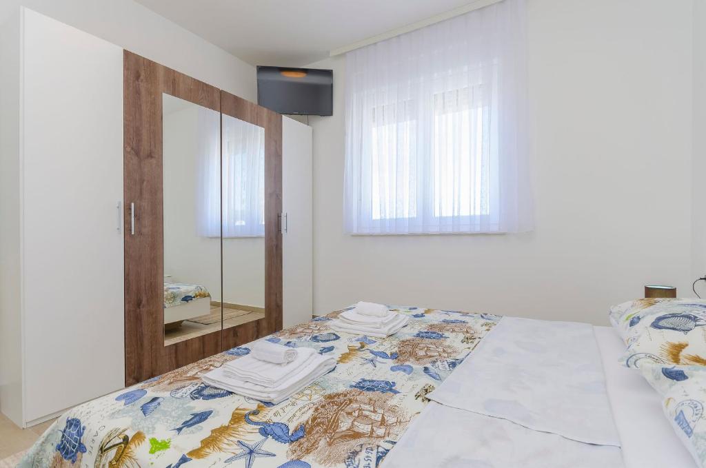 Posteľ alebo postele v izbe v ubytovaní Apartments Luxury and Sea View