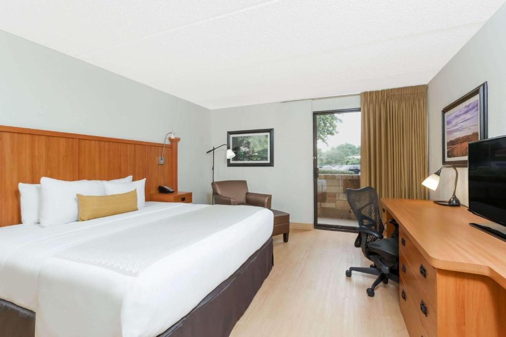 เตียงในห้องที่ Wyndham Garden Hotel Austin