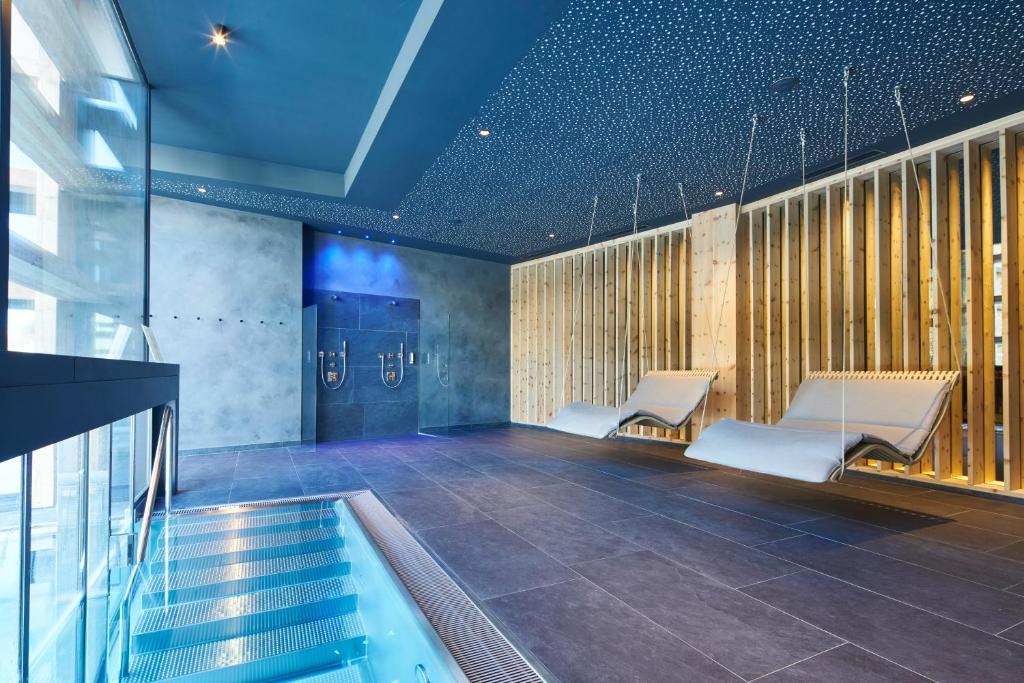 Bazén v ubytování Hotel Cristallo - Wellness Mountain Living nebo v jeho okolí