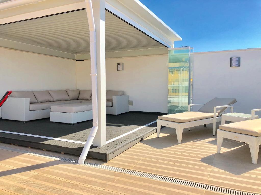 Posezení v ubytování Beautiful penthouse perfect location