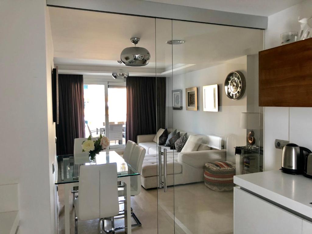 Kuchyň nebo kuchyňský kout v ubytování Beautiful penthouse perfect location