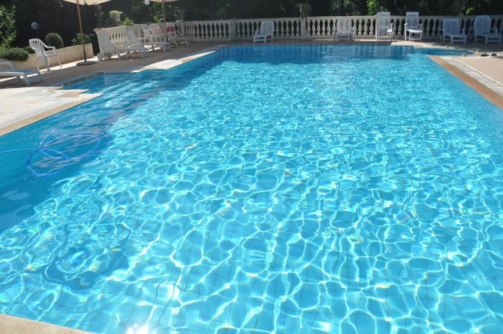 Bazén v ubytování Hotel Gioia Garden nebo v jeho okolí