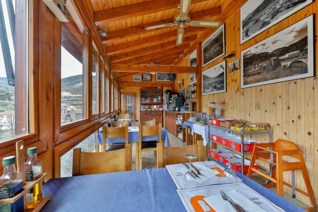 Restaurace v ubytování HOSTAL RIO ARA BELLOSTA by Vivere Stays