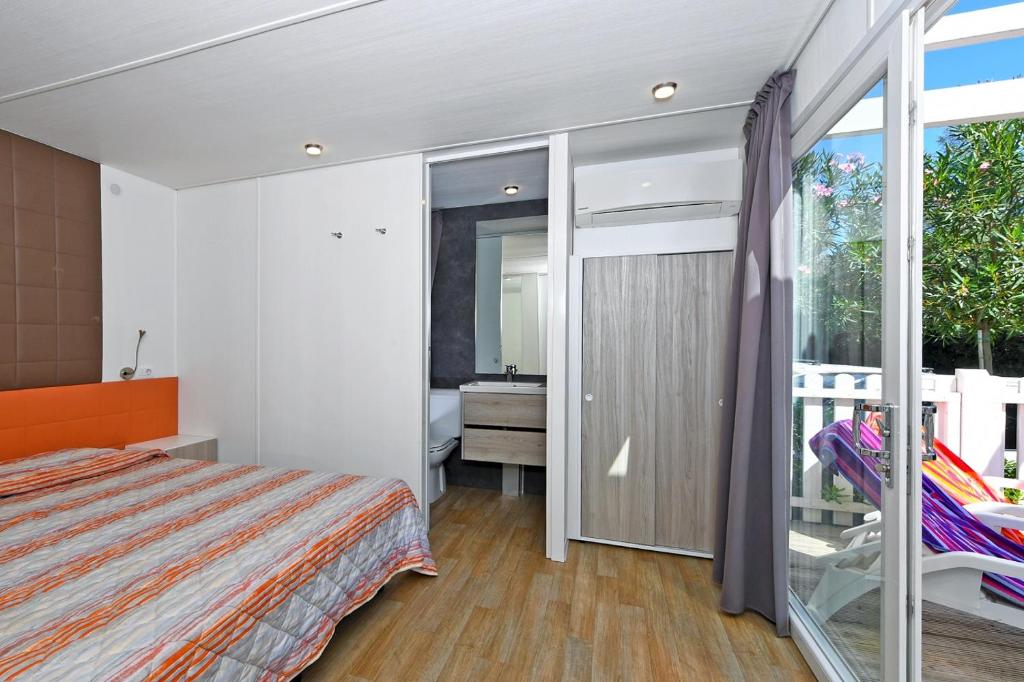 Posteľ alebo postele v izbe v ubytovaní Camping Village Pino Mare