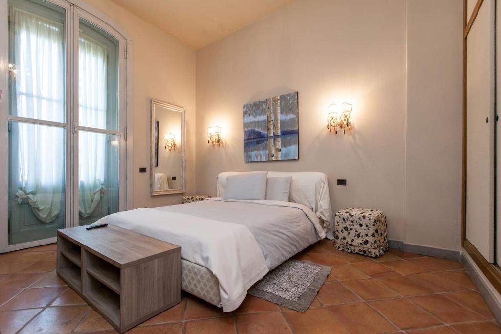 מיטה או מיטות בחדר ב-Camera Navigli con bagno privato