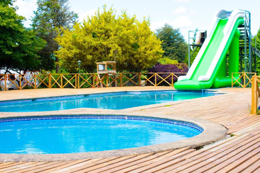 Bazén v ubytování Hotel y Cabañas Molino Viejo nebo v jeho okolí