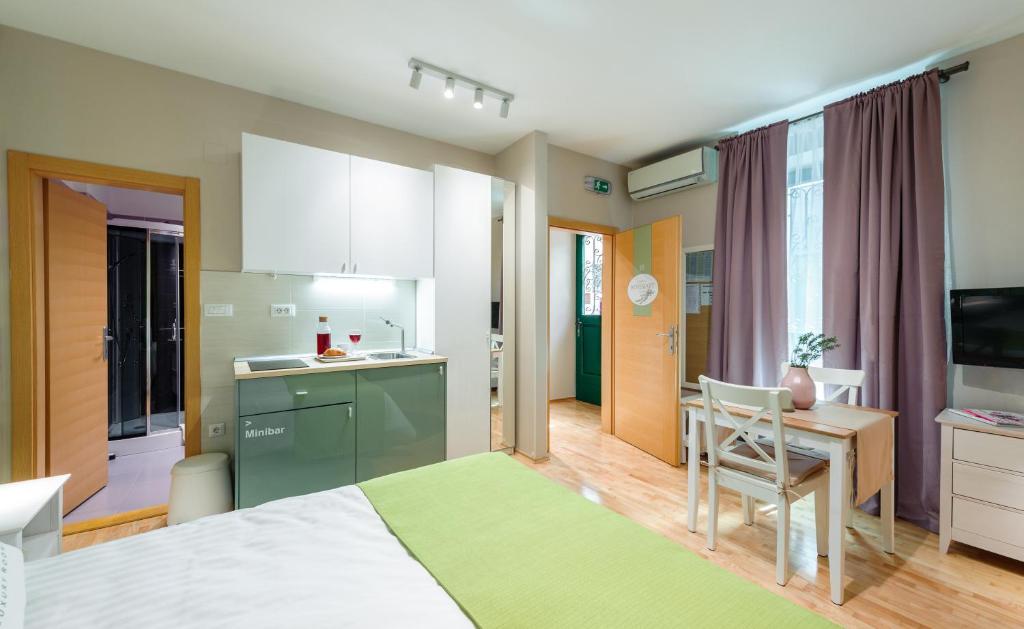 Kuchyňa alebo kuchynka v ubytovaní Apartments Villa Mak