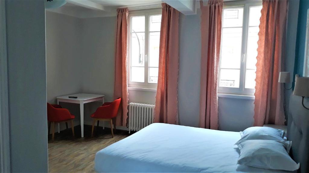 Postel nebo postele na pokoji v ubytování Hotel Le Reynita
