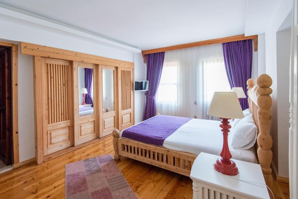 Postel nebo postele na pokoji v ubytování Elixir Hotel