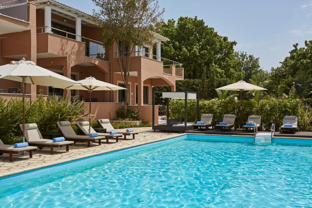Bazén v ubytování Lena Mare Boutique Hotel nebo v jeho okolí