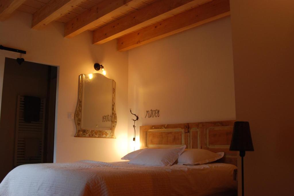 la source d'en haut - Triple Room With Private Bathroom