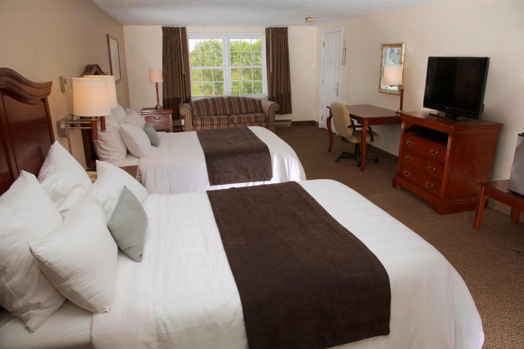 Holiday Hill Inn & Suites photo