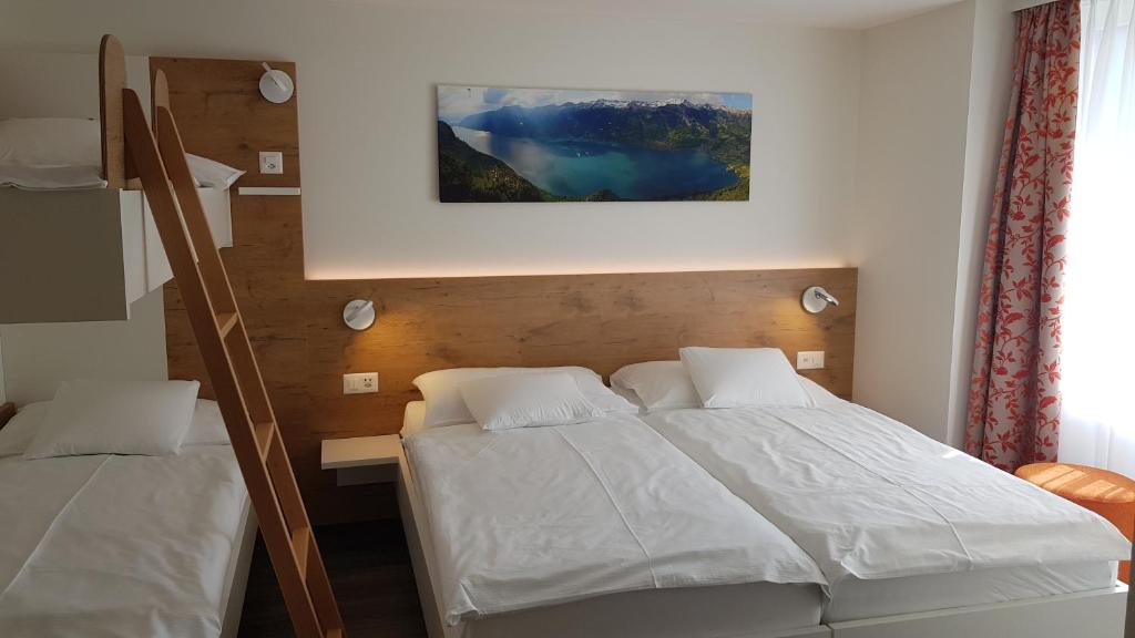 Postel nebo postele na pokoji v ubytování Hotel Bernerhof