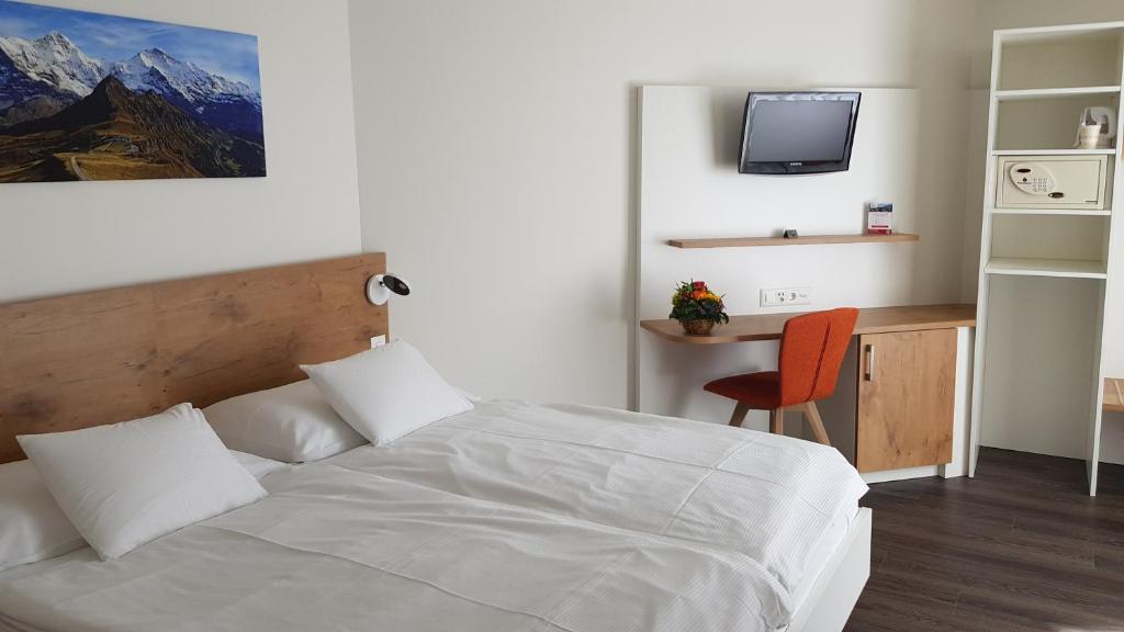 Postel nebo postele na pokoji v ubytování Hotel Bernerhof