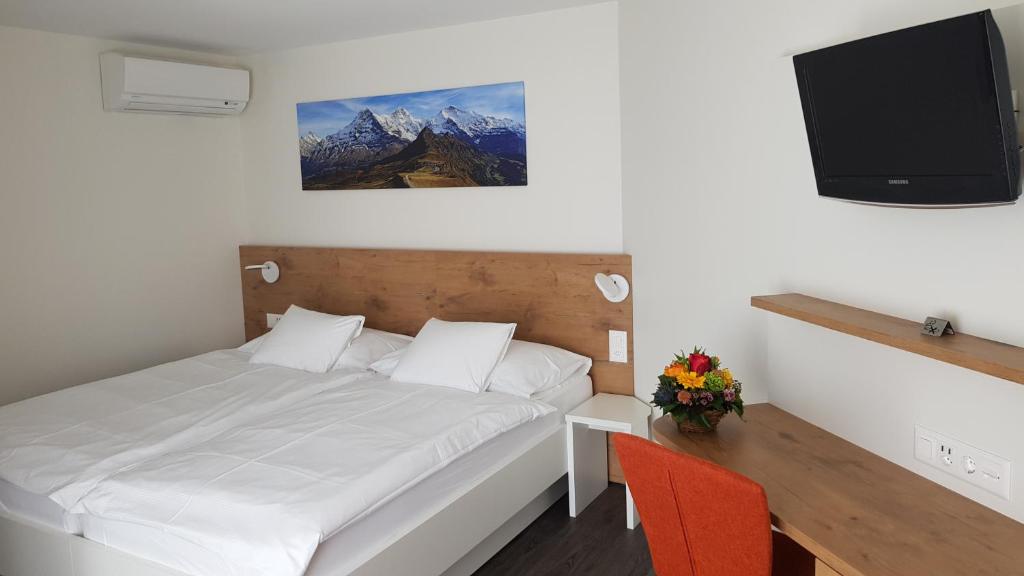 Postel nebo postele na pokoji v ubytování Hotel Bernerhof