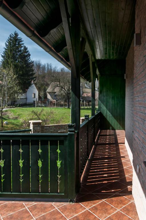 Balkón nebo terasa v ubytování Patakpart Vendégház