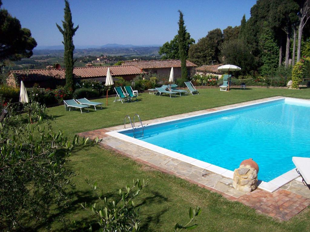 a swimming pool in the yard of a house at La Piazzetta in San Gimignano