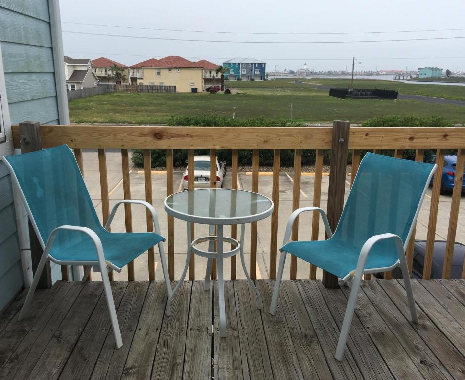 Balkón nebo terasa v ubytování Affordable family condo -walking distance to beach by Mustang Island, Sleeps Four, 2025 Traveler Award
