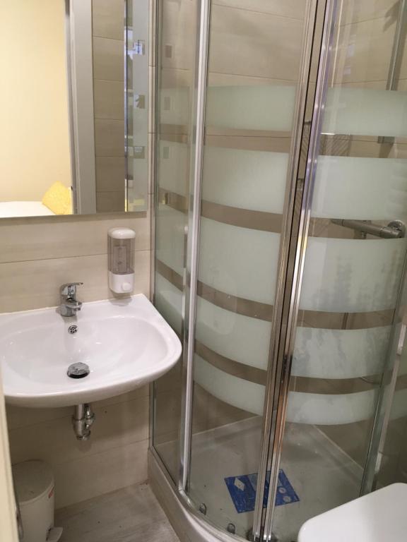 Koupelna v ubytování INSIDEHOME Valladolid Centro -Hab con baño privado en el centro y OPCION DE PARKING-
