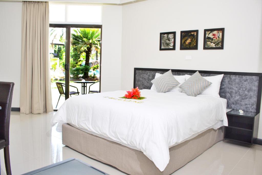 Rúm í herbergi á Hotel Oasis