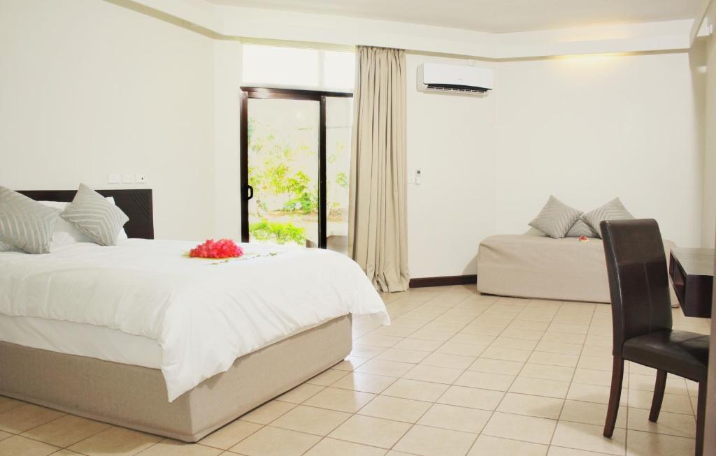 Rúm í herbergi á Hotel Oasis