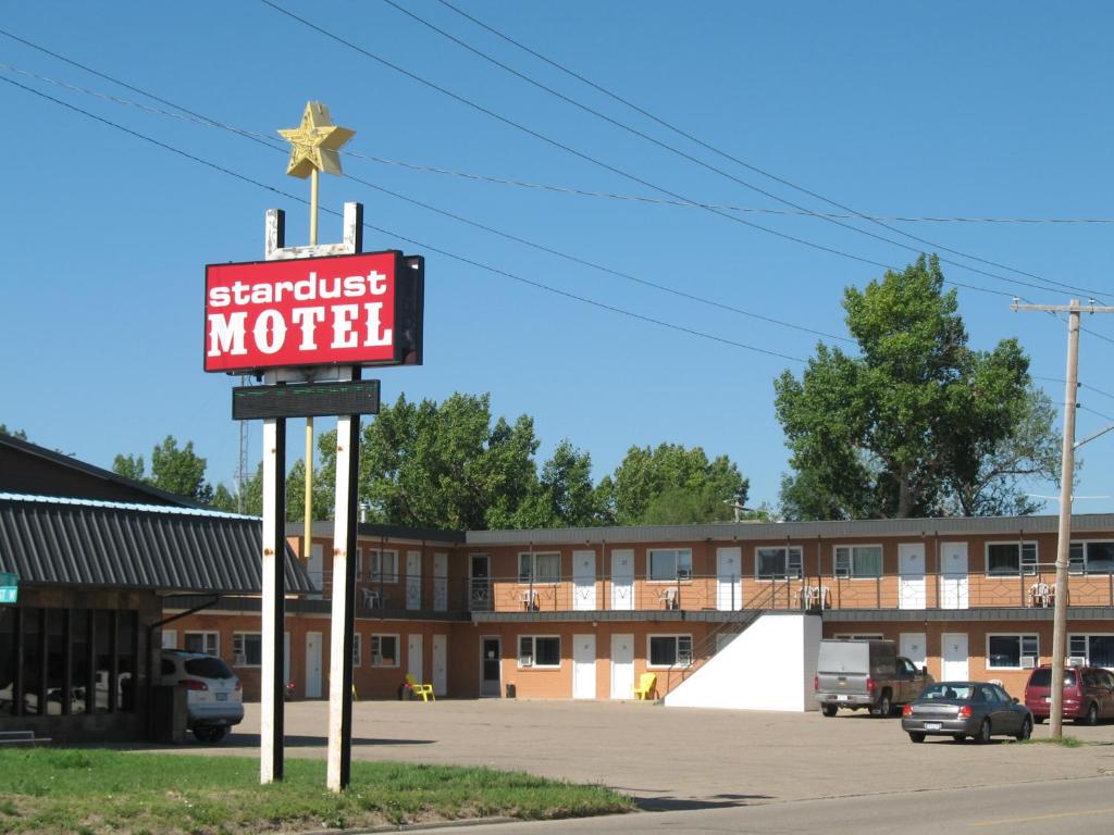 a sign for a motel in front of a building at Stardust Motel in Shaunavon
