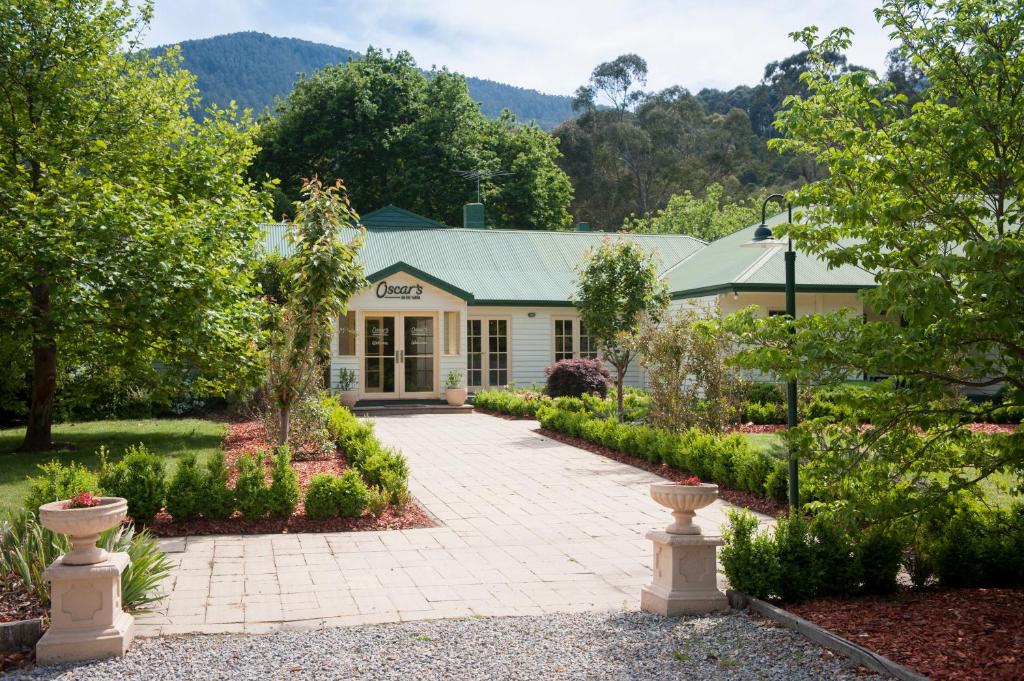 a house with a garden and trees at Oscar's On The Yarra in Warburton