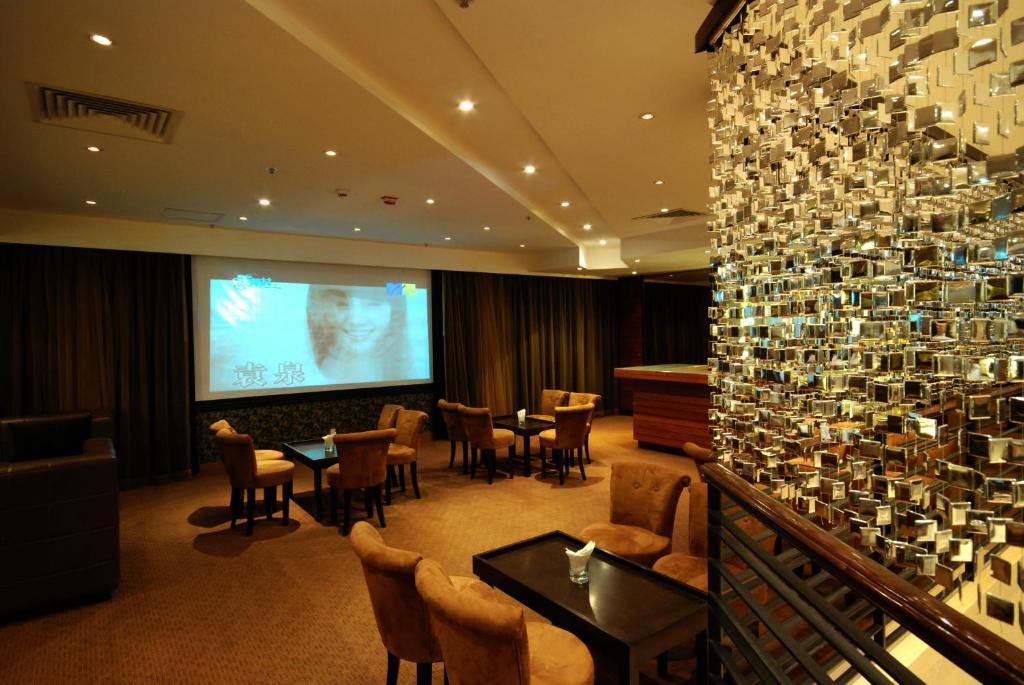 BEST WESTERN PLUS Hotel Hong Kongにあるテレビまたはエンターテインメントセンター