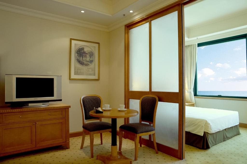BEST WESTERN PLUS Hotel Hong Kongにあるテレビまたはエンターテインメントセンター
