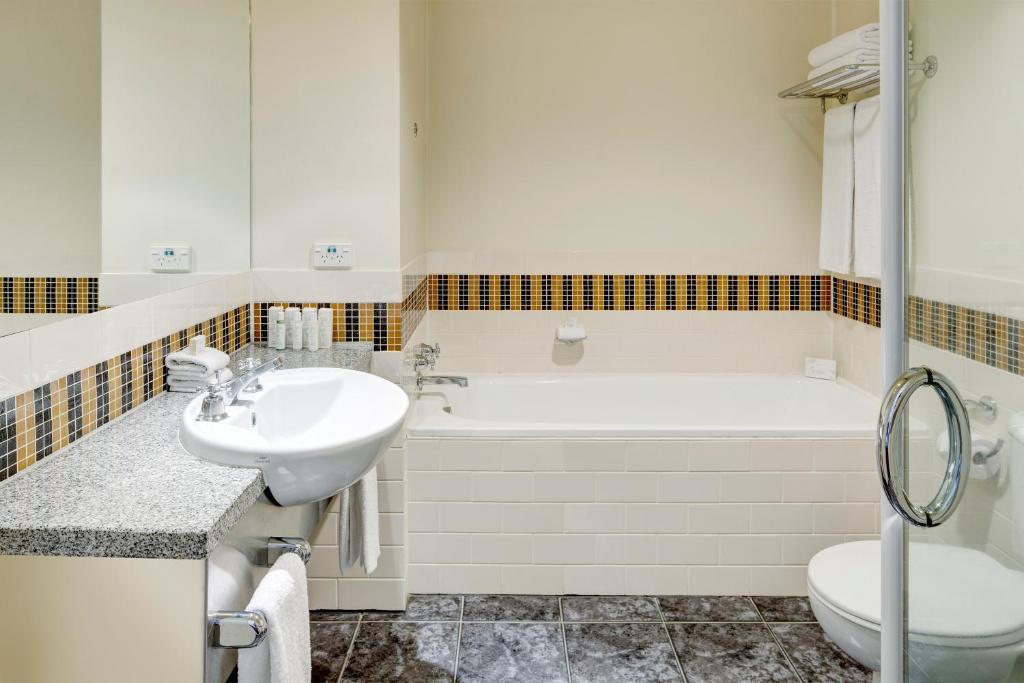 Ένα μπάνιο στο Rendezvous Heritage Hotel Auckland