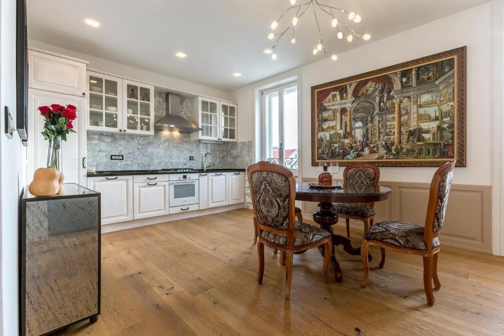 Queen Apartment