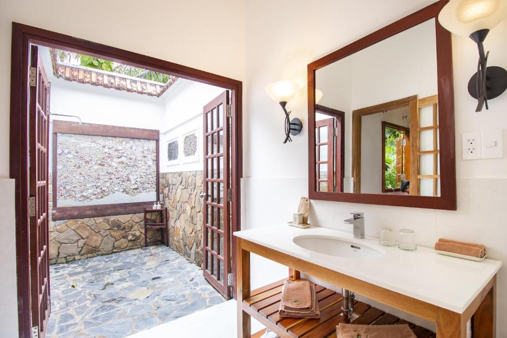 Phòng Deluxe Giường Đôi Nhìn Ra Biển