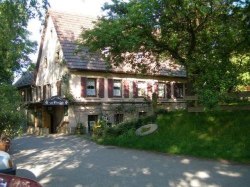 an old house with a driveway in front of it at Gasthaus Zur Ölmühle in Oberderdingen