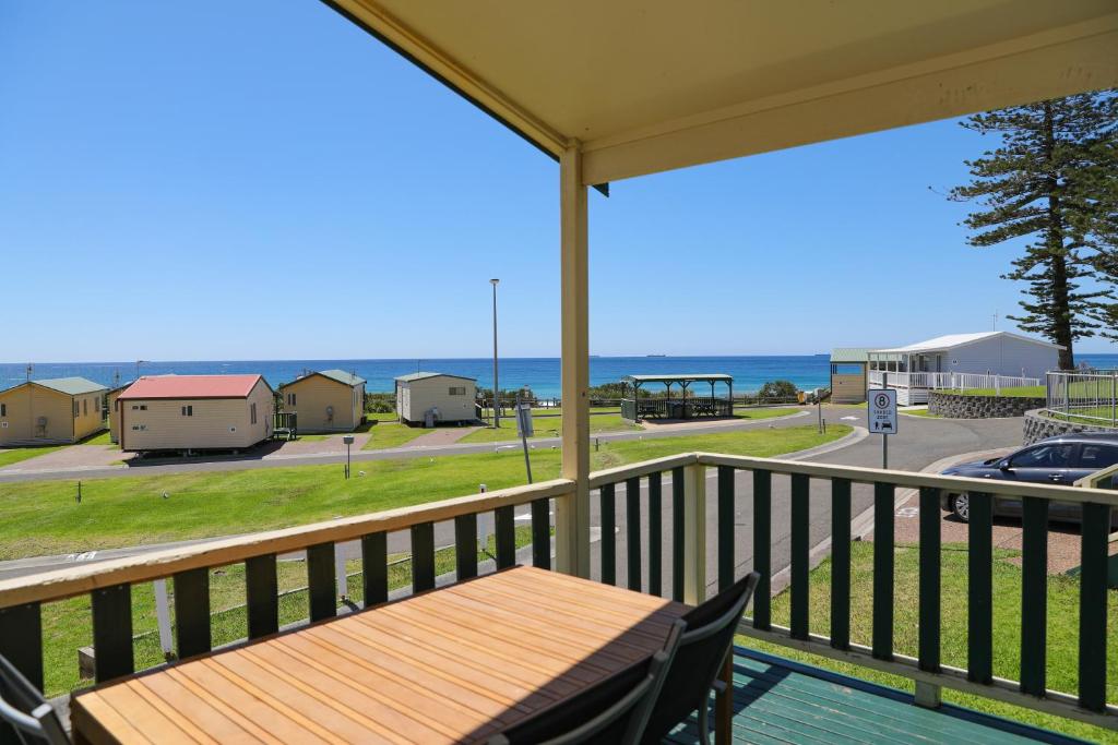 Bulli Beach Tourist Park - Two-Bedroom Family Six Berth Cabin
