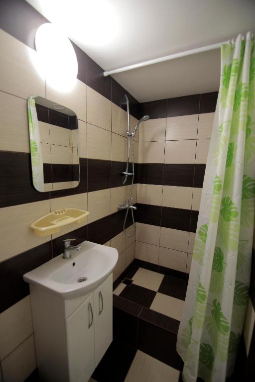 Koupelna v ubytování Guest House Kamenny Dom