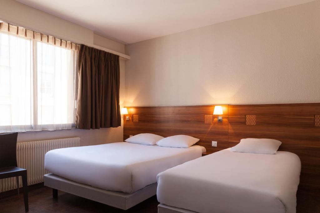 Postel nebo postele na pokoji v ubytování The Originals City, Hôtel Colmar Gare