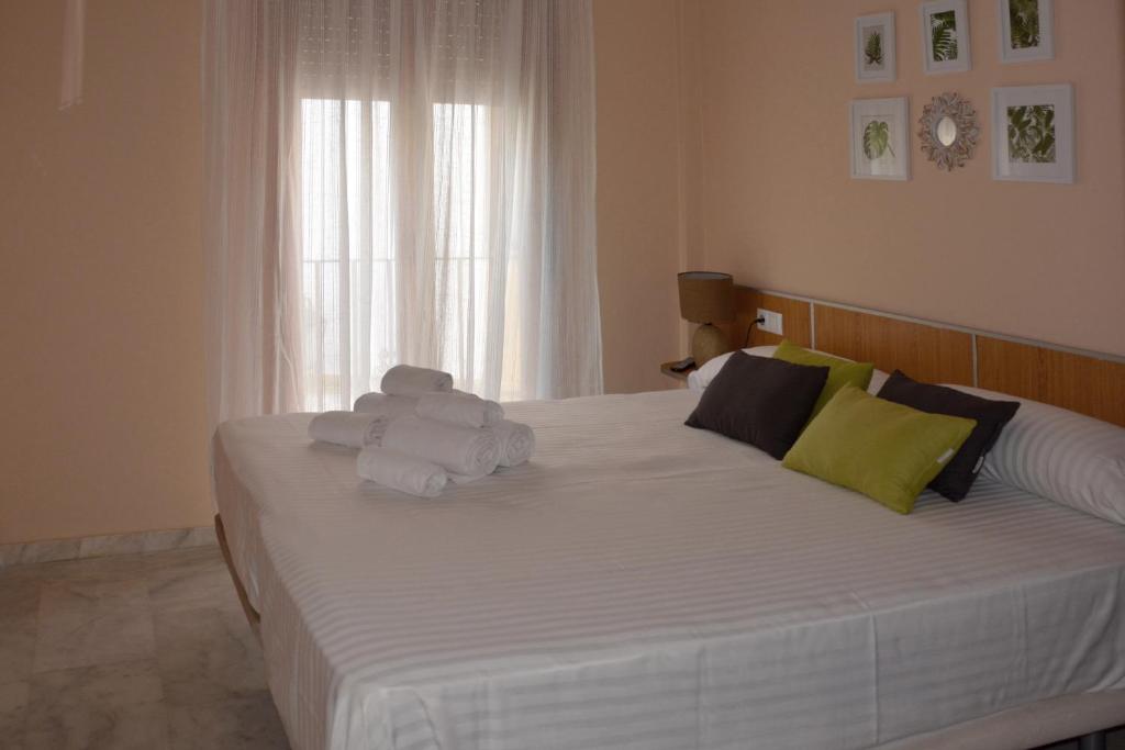 Postel nebo postele na pokoji v ubytování Apartamentos Casa-Patio Las Palmeras