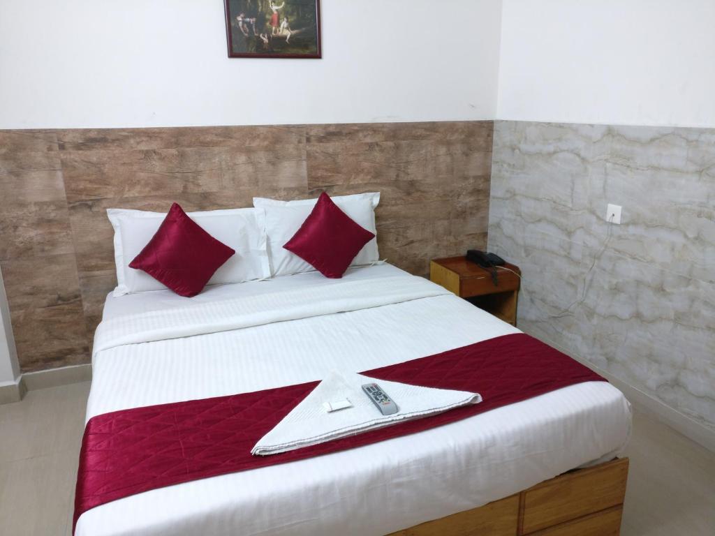 Postel nebo postele na pokoji v ubytování A V Residency