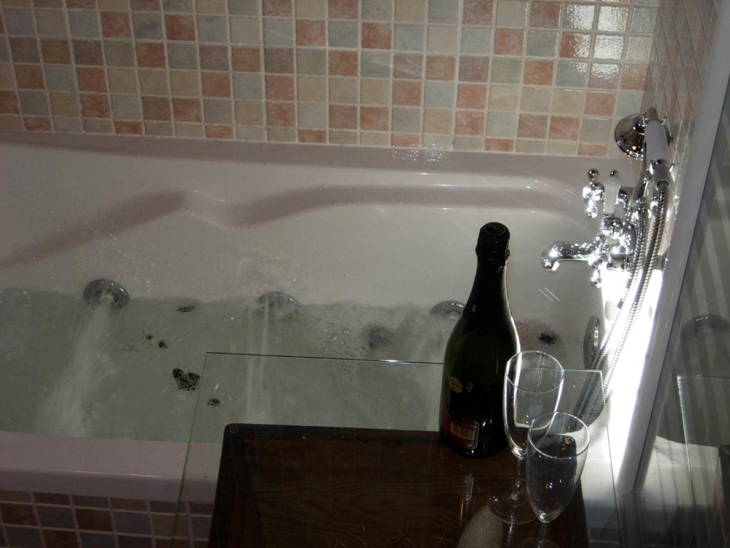Jacuzzi Hotel Rural El Horno de Aliaga Teruel Jacuzzi Hotel Rural El Horno de Aliaga Teruel