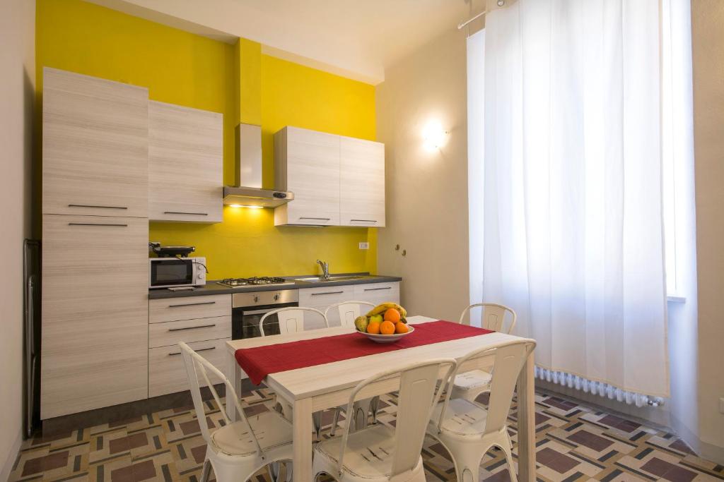 Kuchyň nebo kuchyňský kout v ubytování Piazza Paradiso Accommodation