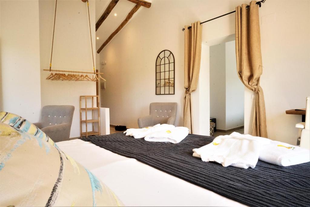 El Amparo - King Suite With Balcony